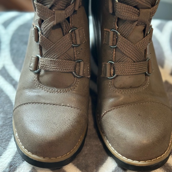 Adorable wedge boots - Picture 3 of 8